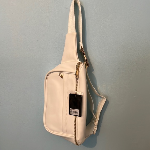 NWT Forever 21 White Fanny Pack - Picture 1 of 4